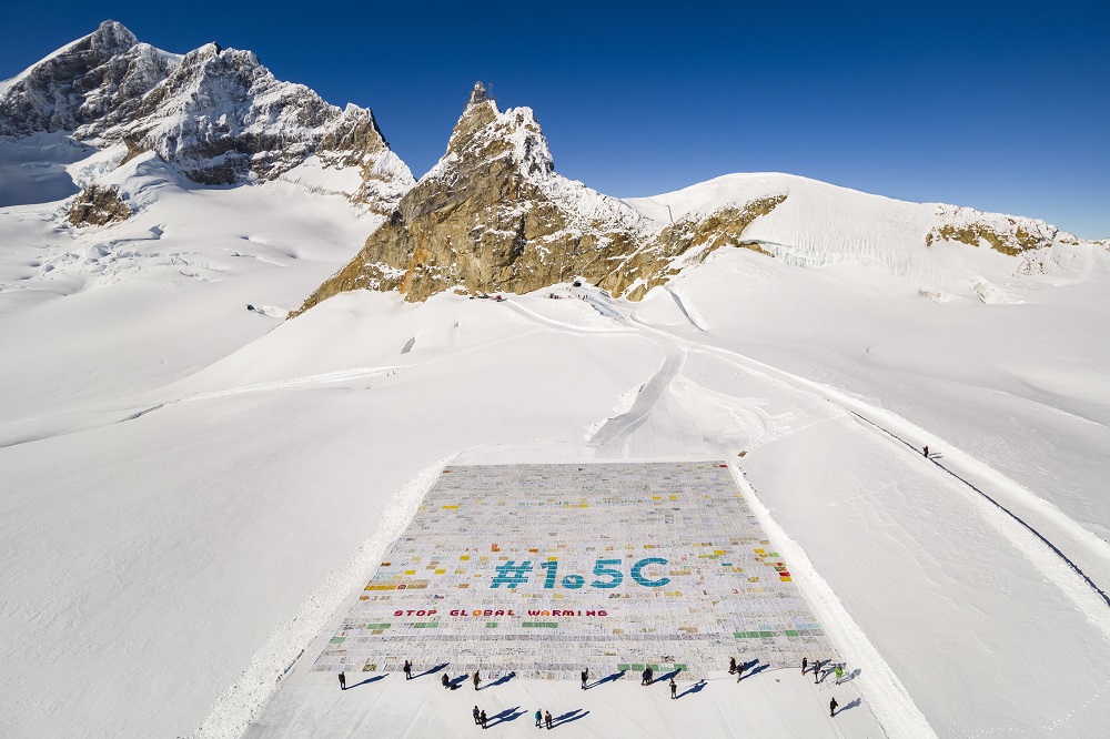 Rekordas: Šveicarijoje sudėliotas pašto ženklas iš 125 tūkst. pašto atvirukų