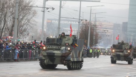 Lietuvos kariuomenės šimtmetis Vilniuje: nugriaudėjo karinis paradas