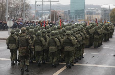 Lietuvos kariuomenės šimtmetis Vilniuje: nugriaudėjo karinis paradas