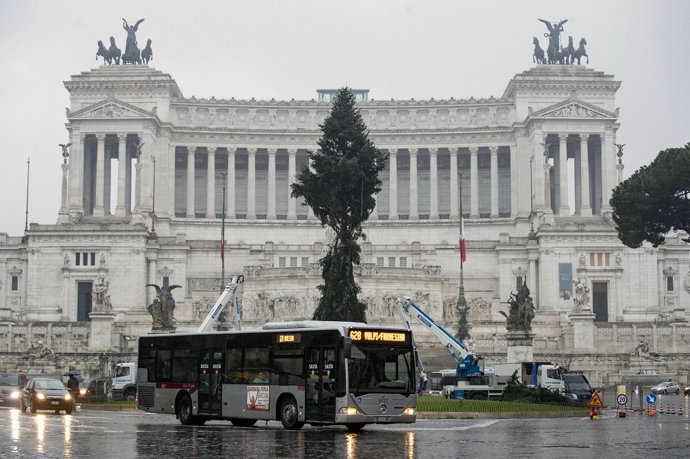 Italai vėl nepatenkinti Kalėdų egle Romos centre