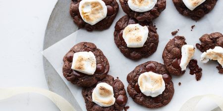 Kvepia Kalėdomis – kakaviniai sausainiai su zefyrais ir šokoladu (video)