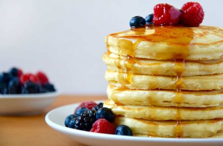 Purūs amerikietiški blyneliai tobuliems pusryčiams (video)