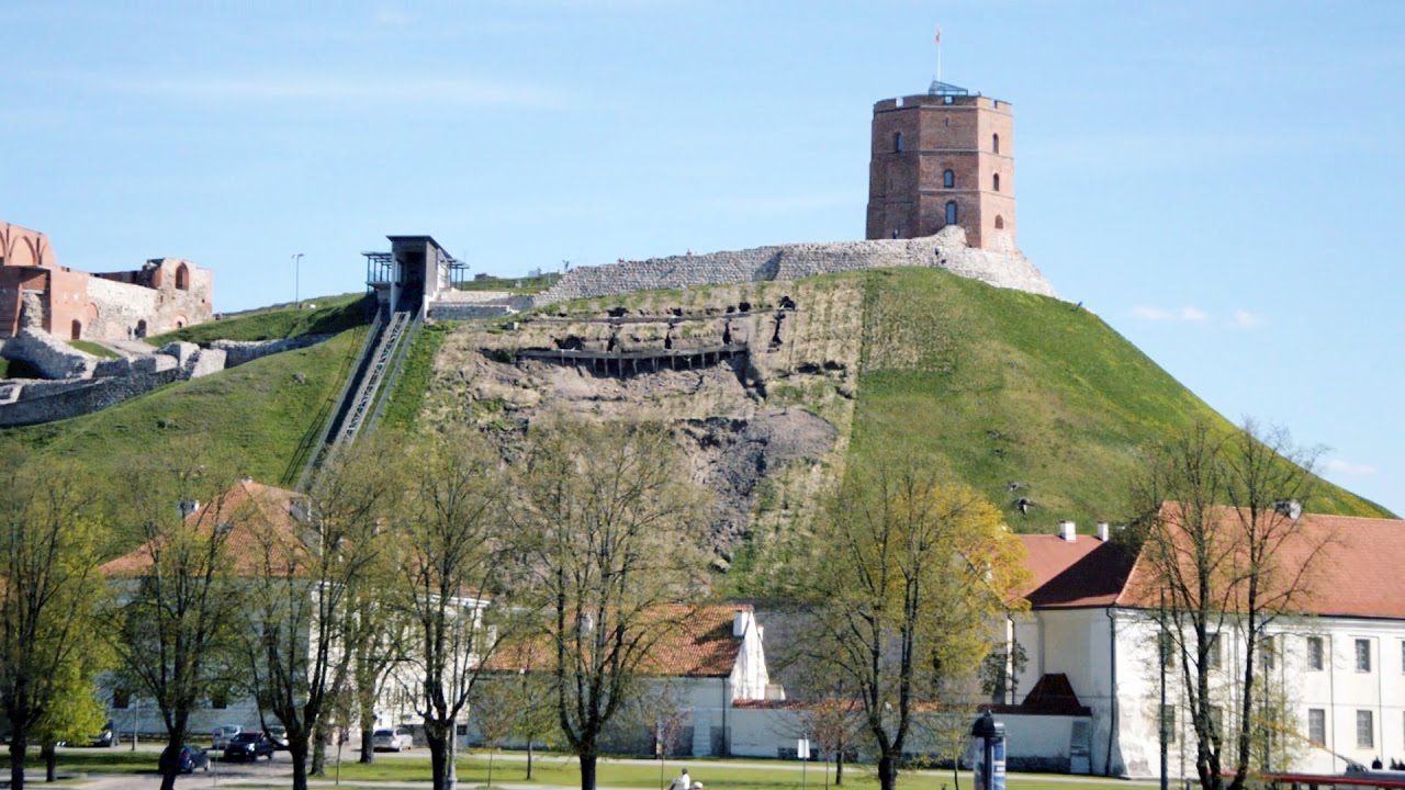 Griūvantį Gedimino kalną rekonstravo nelegalūs darbininkai iš užsienio?