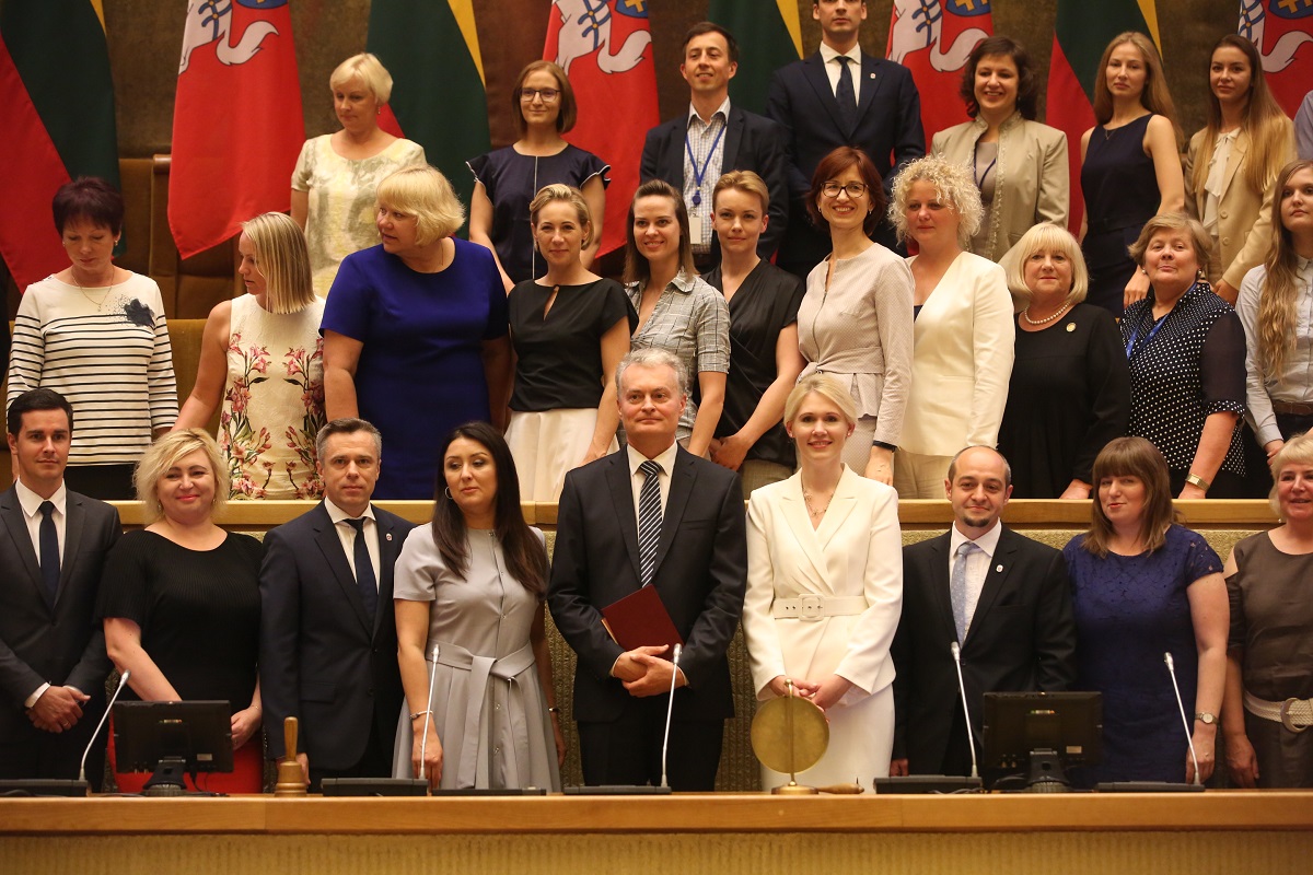 G.Nausėdai įteiktas Lietuvos Prezidento pažymėjimas