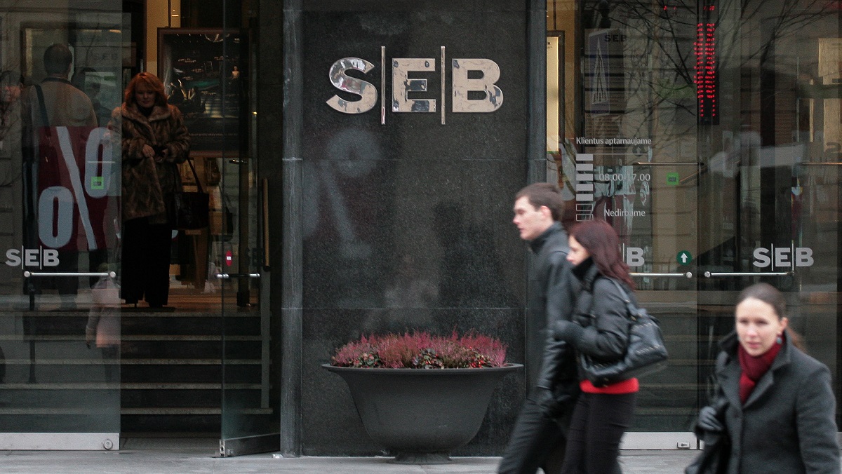 Sukčiai nusitaikė ir į SEB banką – perspėja apie netikras SMS žinutes