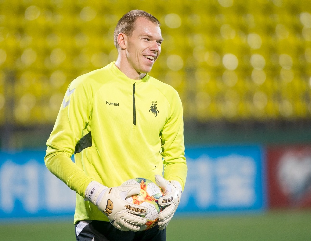 Futbolininkas V.Černiauskas: „Mūsų rinktinei labiausiai trūksta pasitikėjimo“ Futbolininkas V.Černiauskas: „Mūsų rinktinei labiausiai trūksta pasitikėjimo“