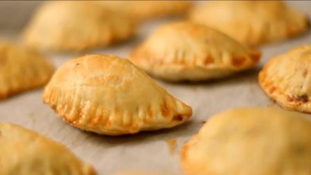 Trapios tešlos pyragėliai „Empanada“ su grybais (video)