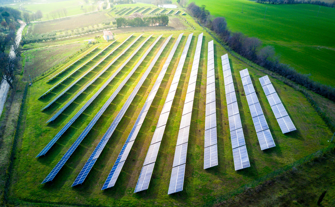 Mitas ar tiesa, kad saulės energijai reikia elektrinės ant stogo? Mitas ar tiesa, kad saulės energijai reikia elektrinės ant stogo?