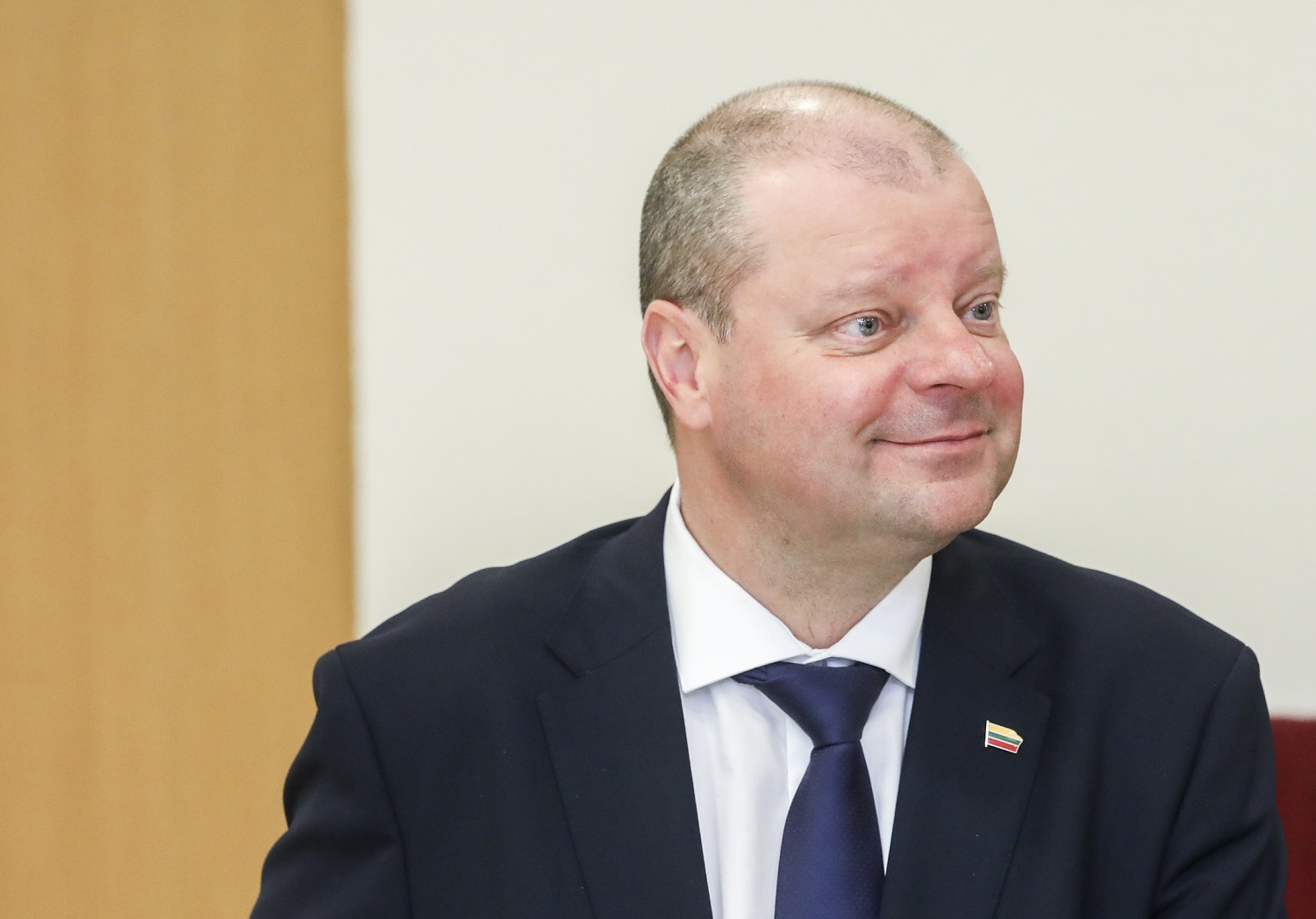 S. Skvernelis: Lietuvą pasieks 200 tūkst. respiratorių ir 33 tūkst. apsauginių akinių