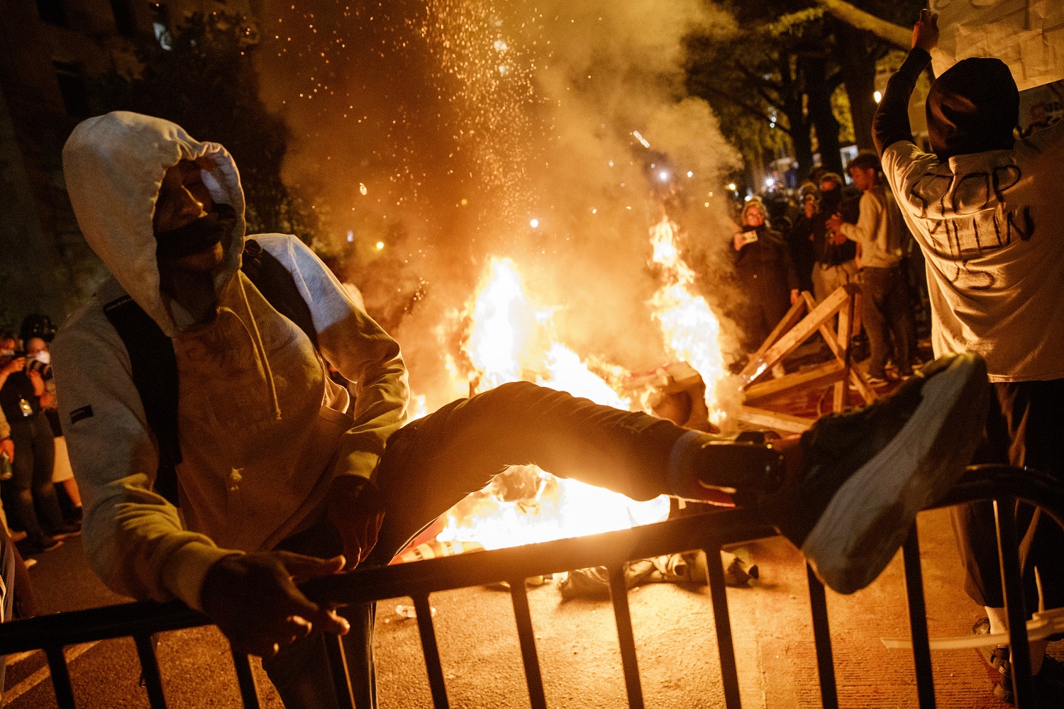 JAV tęsiasi protestai dėl afroamerikiečio G. Floydo mirties