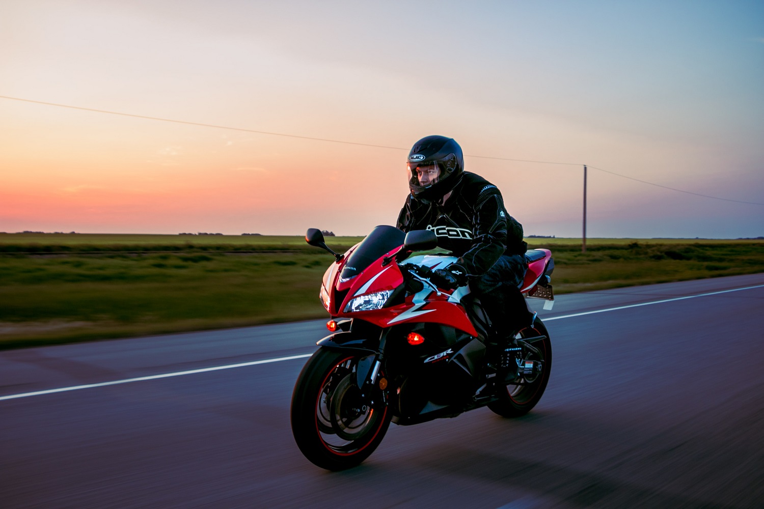 Kuo pasirūpinti motociklininkams, kad kelyje jaustųsi saugūs Kuo pasirūpinti motociklininkams, kad kelyje jaustųsi saugūs