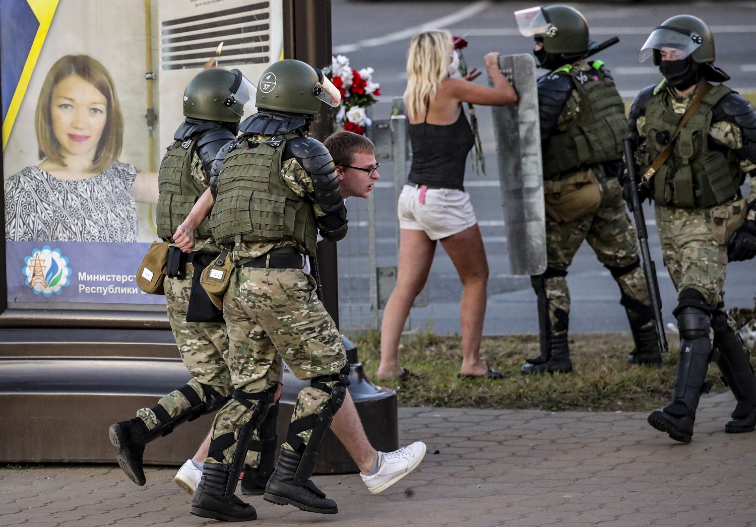 Baltarusijoje trečią naktį iš eilės tęsėsi protestai: milicija naudojo dar daugiau jėgos