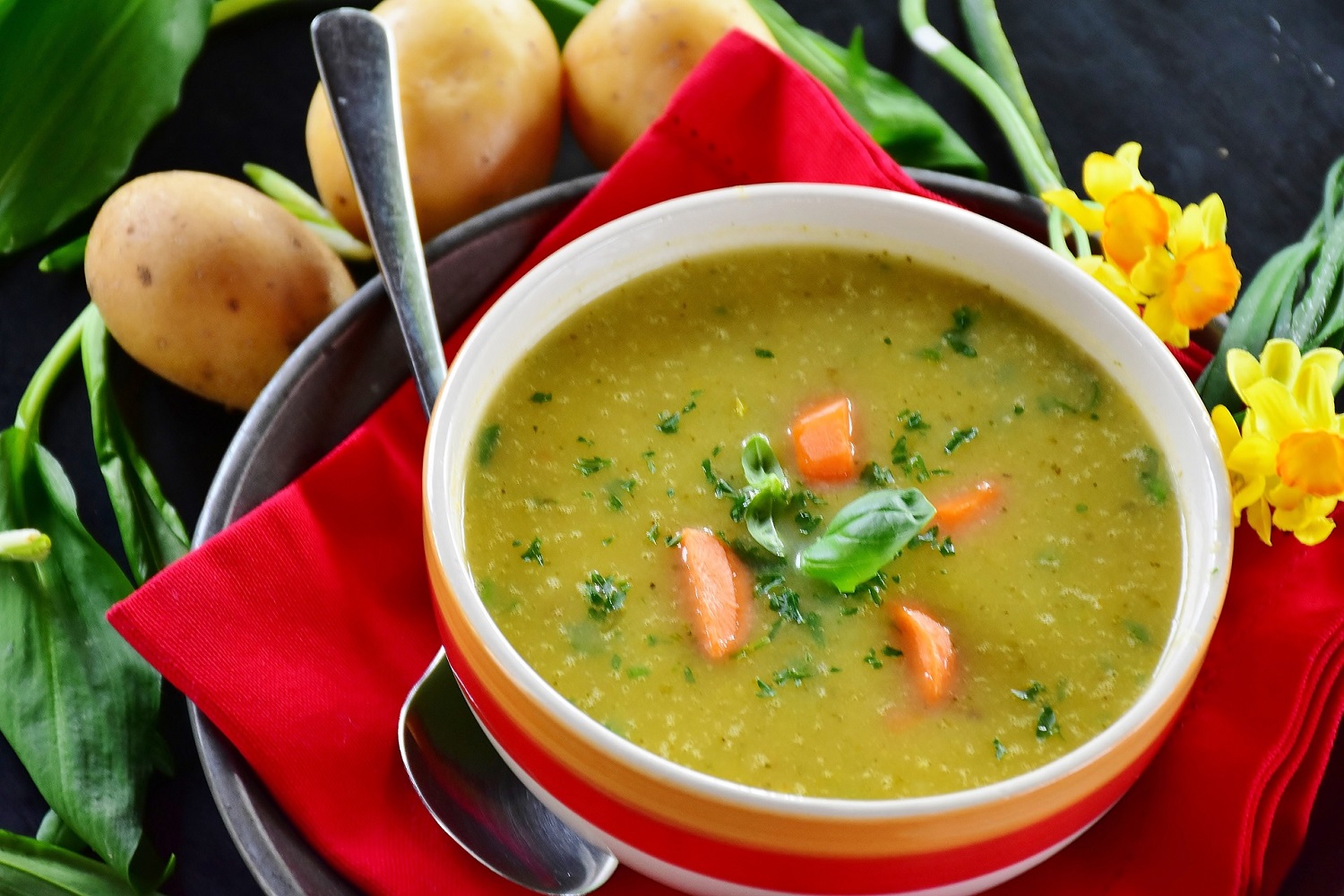 Rudeninės daržovių ir kruopų sriubos: kuo naudingos ir kaip jas paruošti