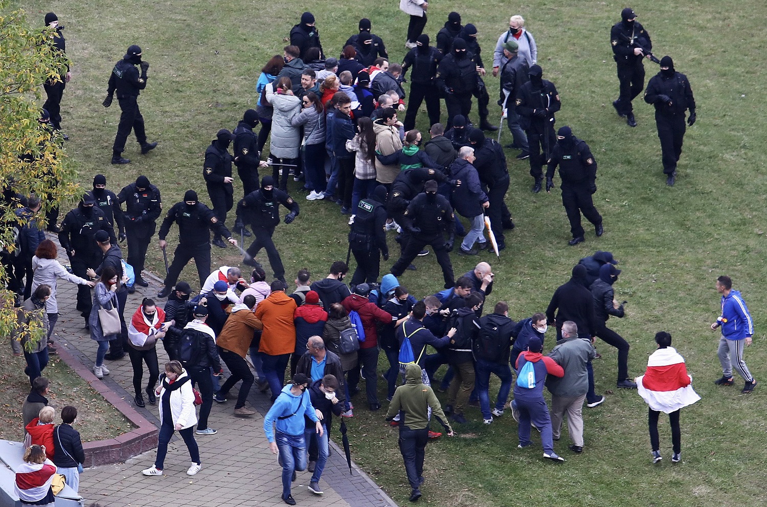 Sekmadienį Baltarusijos miestuose sulaikyta daugiau kaip 580 protestuotojų