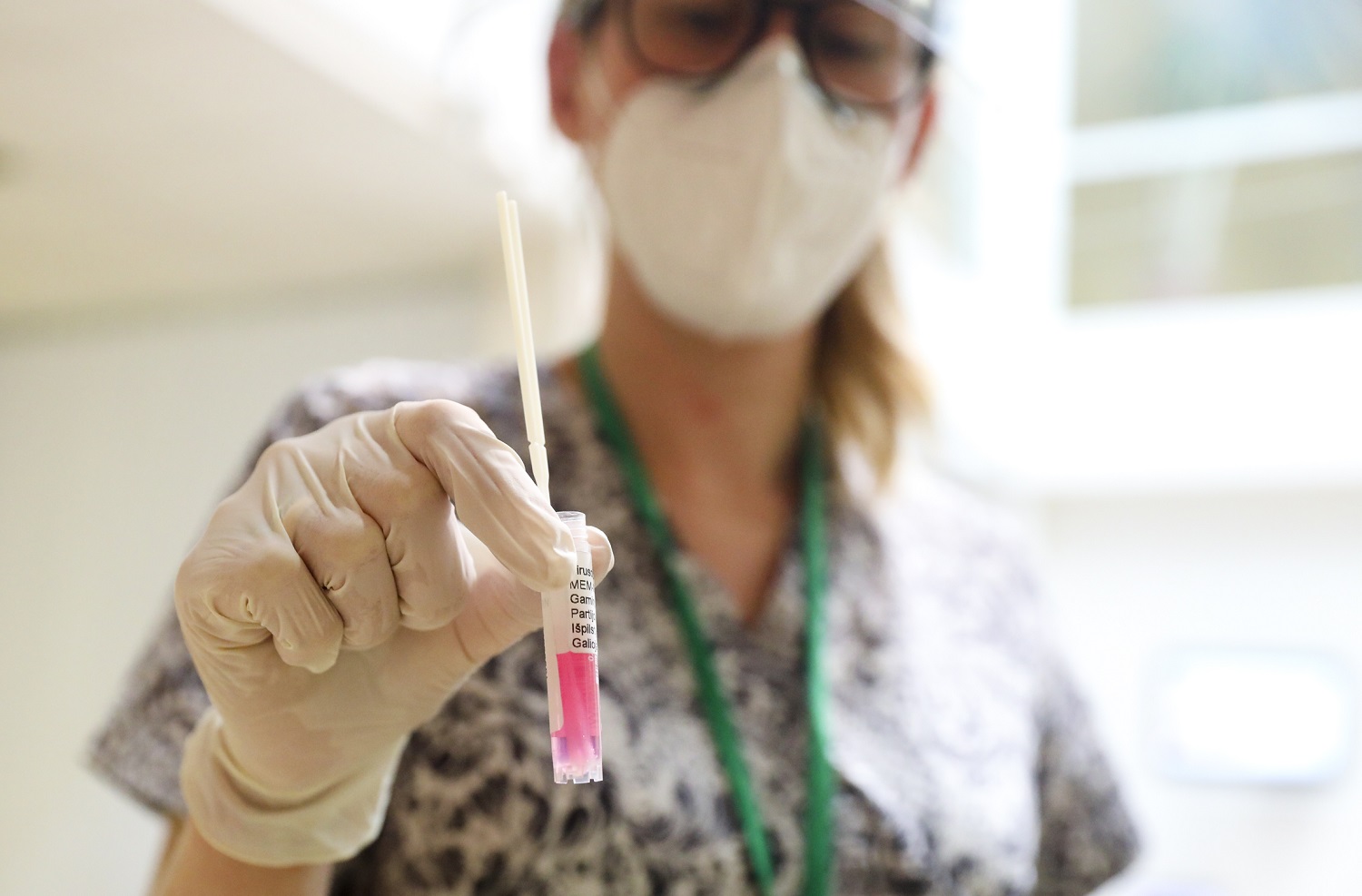 Lietuvoje – dar 3,2 tūkst. koronaviruso atvejų, JAV patvirtino dar vieną vakciną