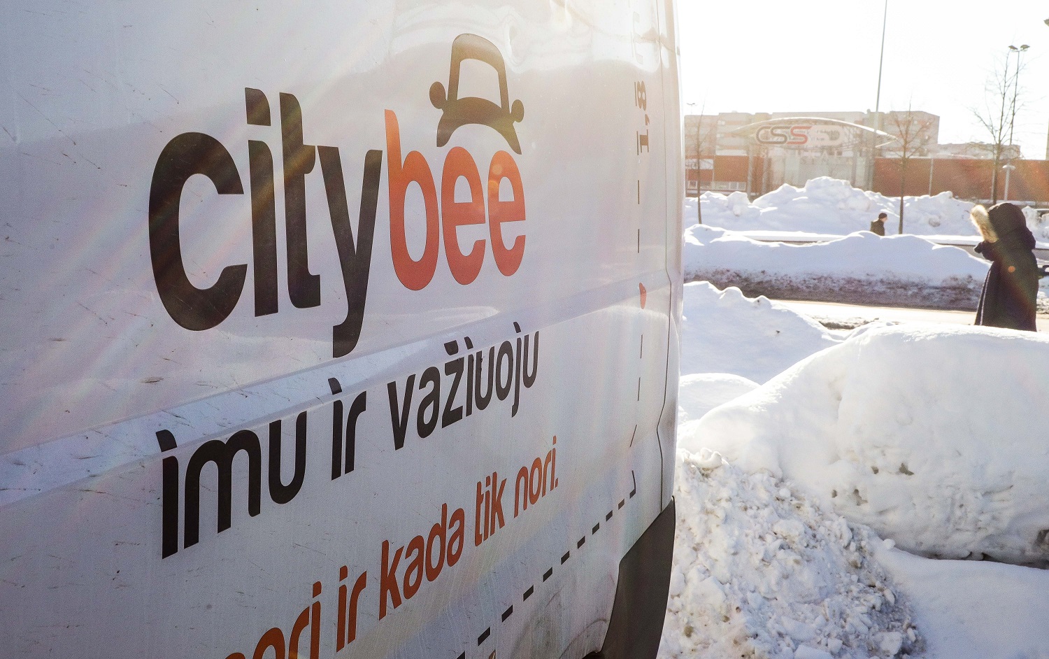 „CityBee“ atsakas duomenis nutekinusiam programišiui: stebina, kad klausomasi ir tikima vagimi