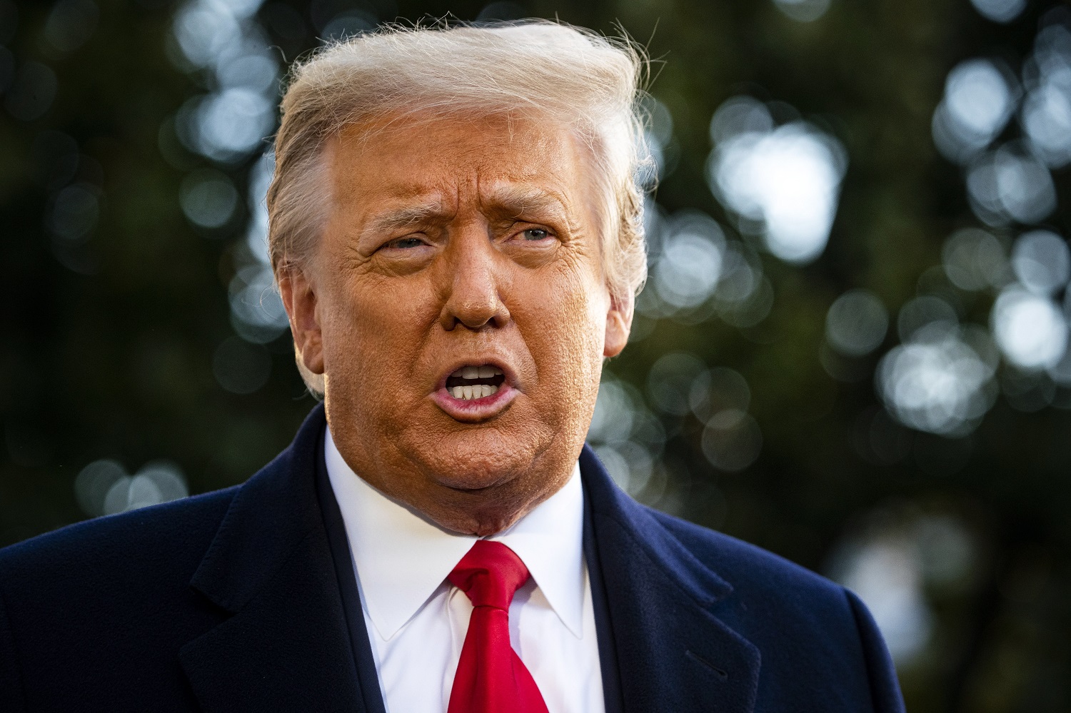 D. Trumpas paragino savo rėmėjus nebeprieštarauti skiepams nuo COVID-19 D. Trumpas paragino savo rėmėjus nebeprieštarauti skiepams nuo COVID-19