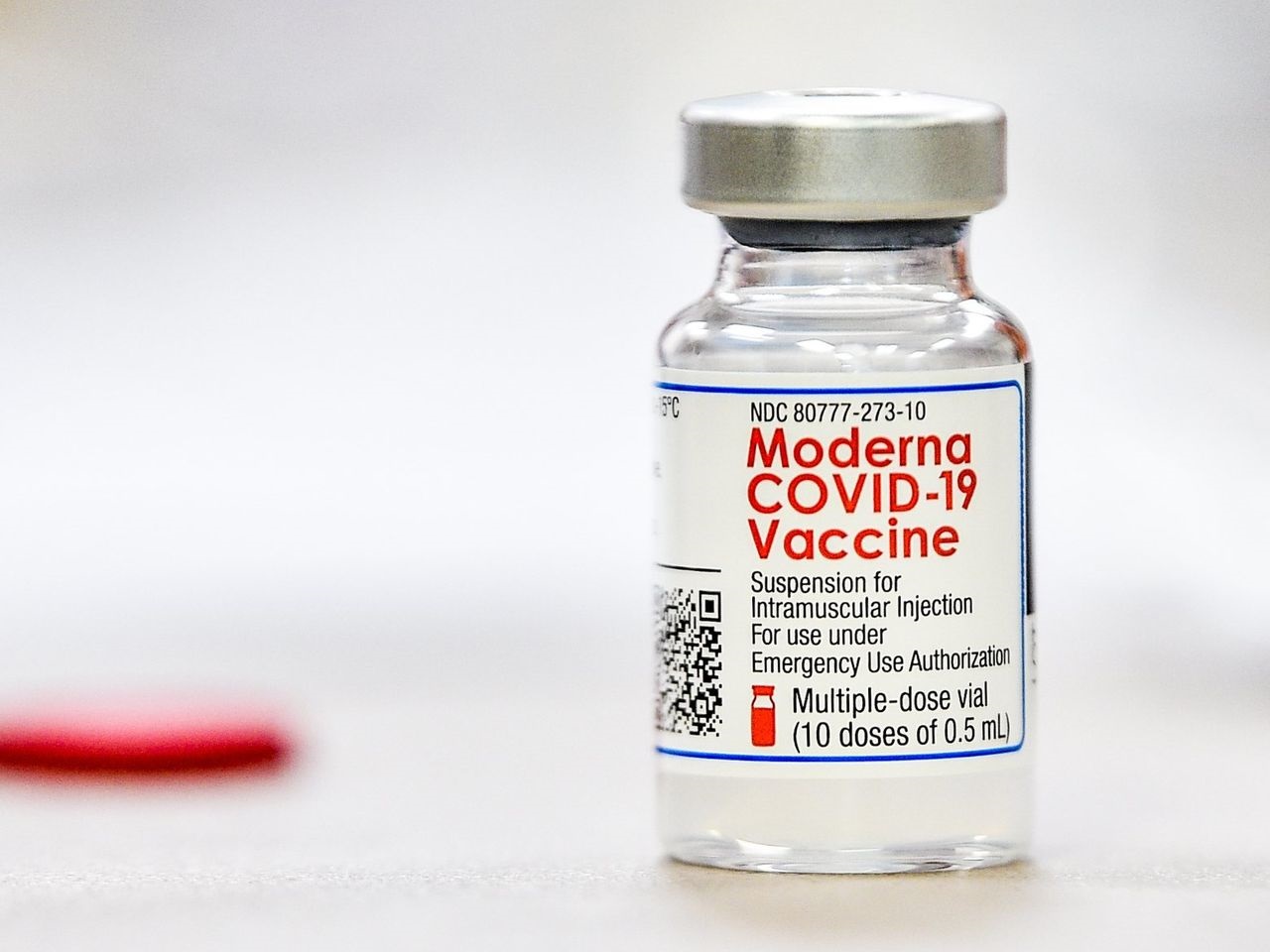 Tyrimas: „Moderna“ vakcina išlieka veiksminga praėjus 6 mėn. po skiepijimo