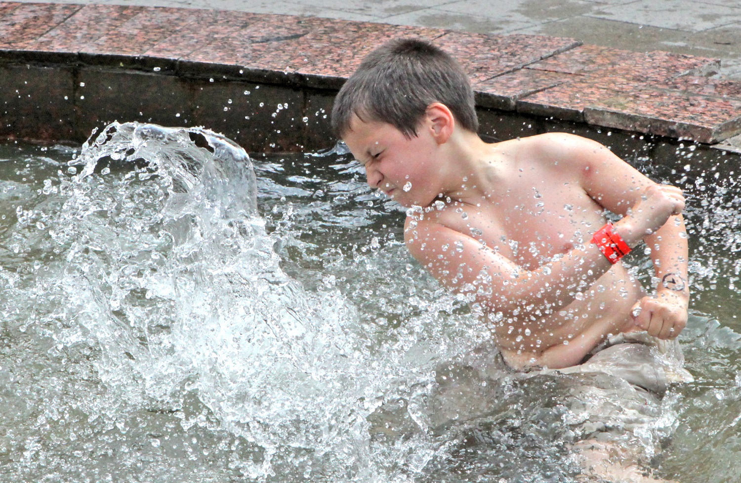 Nemokamų plaukimo pamokų sulauks dar 8 tūkst. pradinukų