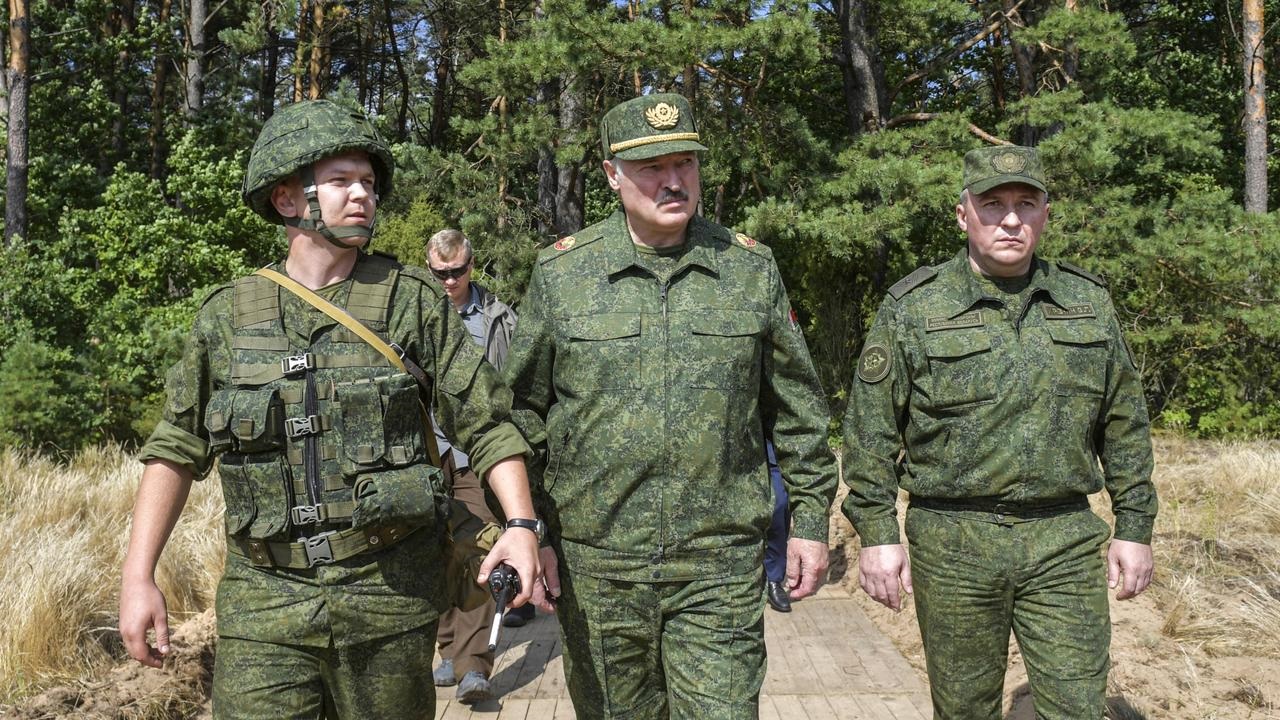 Baltarusija ginkluojasi: sieks įsigyti iš Rusijos ginklų už 1 mlrd. Baltarusija ginkluojasi: sieks įsigyti iš Rusijos ginklų už 1 mlrd.