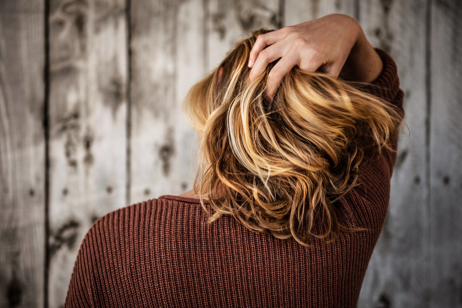 Slenkantys plaukai – padažnėjęs nusiskundimas rudenį