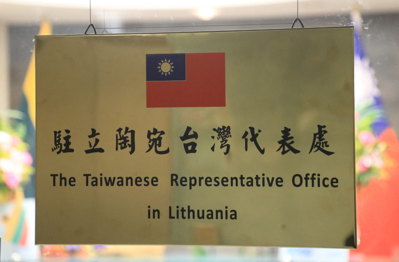 Kinija pažemino diplomatinių santykių su Lietuva lygį