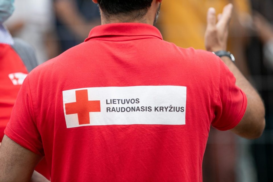 Raudonasis Kryžius prašo skubios pagalbos renkant daiktus ir rūbus ukrainiečiams