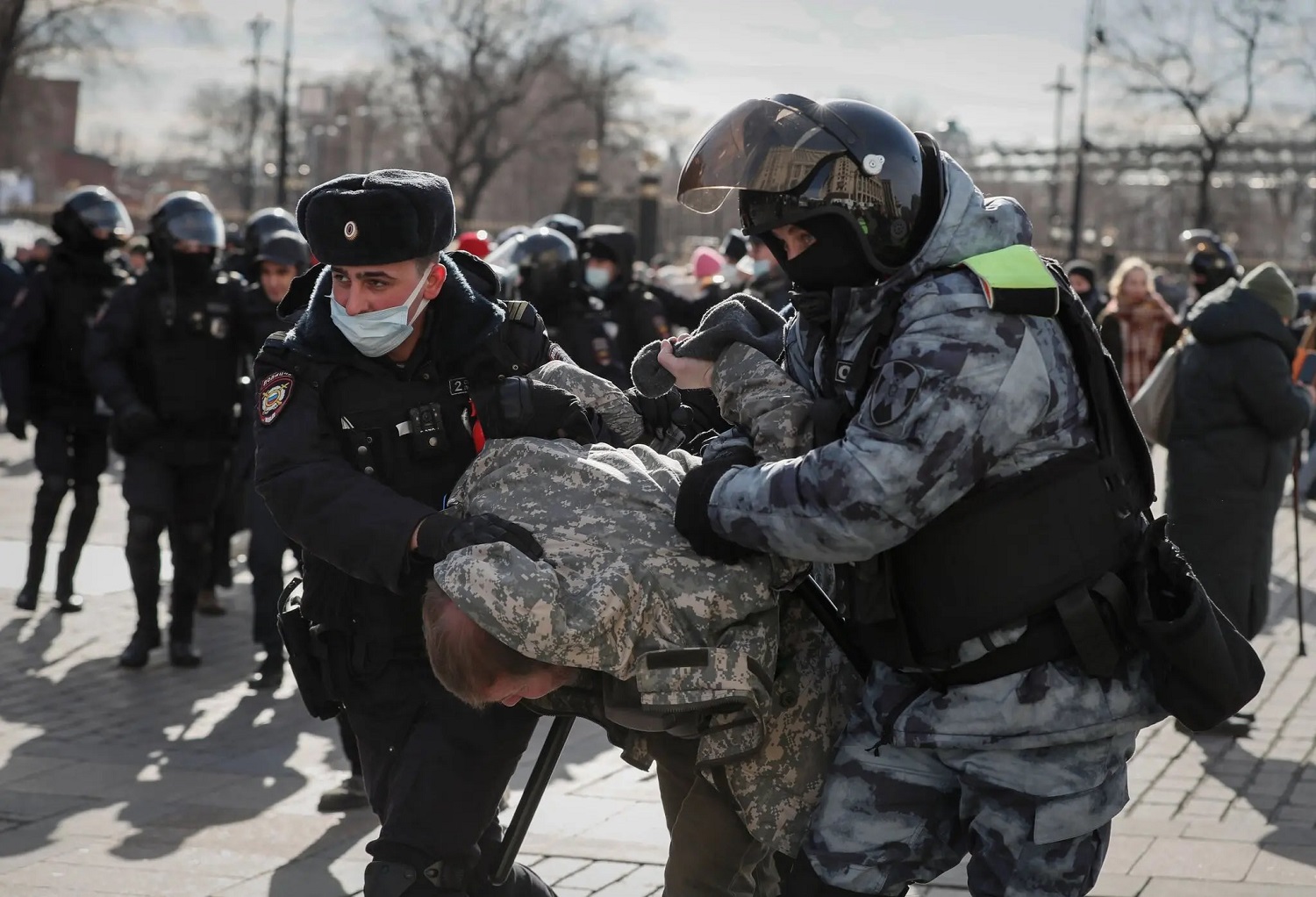 Cenzūra Rusijoje: sekmadienį sulaikyta daugiau nei 4 600 protestuotojų prieš karą Ukrainoje Cenzūra Rusijoje: sekmadienį sulaikyta daugiau nei 4 600 protestuotojų prieš karą Ukrainoje