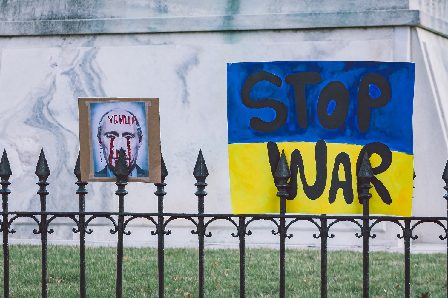Rusijos karinė agresija prieš Ukrainą visame pasaulyje sukels stagfliaciją