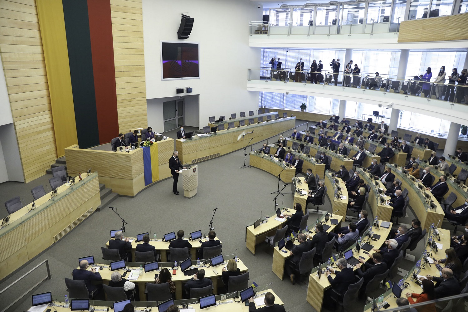 Opozicija kritikuoja nepaprastosios padėties projektą: jis papildytas pertekliniais draudimais Opozicija kritikuoja nepaprastosios padėties projektą: jis papildytas pertekliniais draudimais