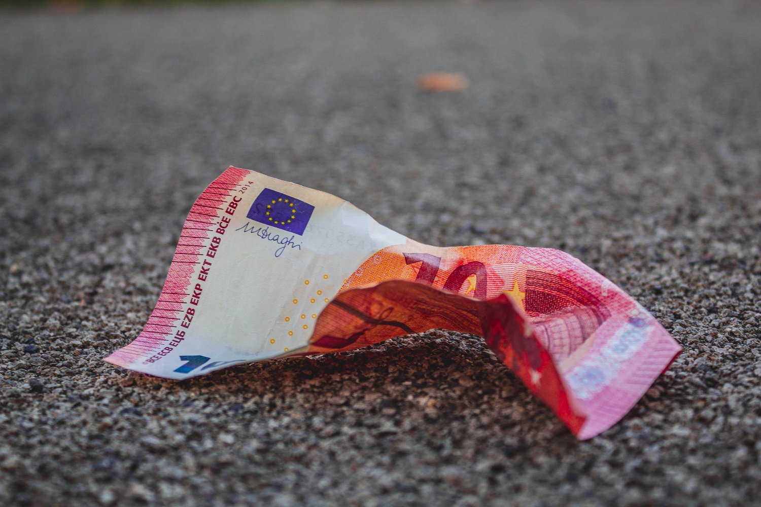 ECB teks rinktis tarp infliacijos stabdymo ir ekonomikos skatinimo: sprendimų priėmėjų padėtis yra nepavydėtina ECB teks rinktis tarp infliacijos stabdymo ir ekonomikos skatinimo: sprendimų priėmėjų padėtis yra nepavydėtina