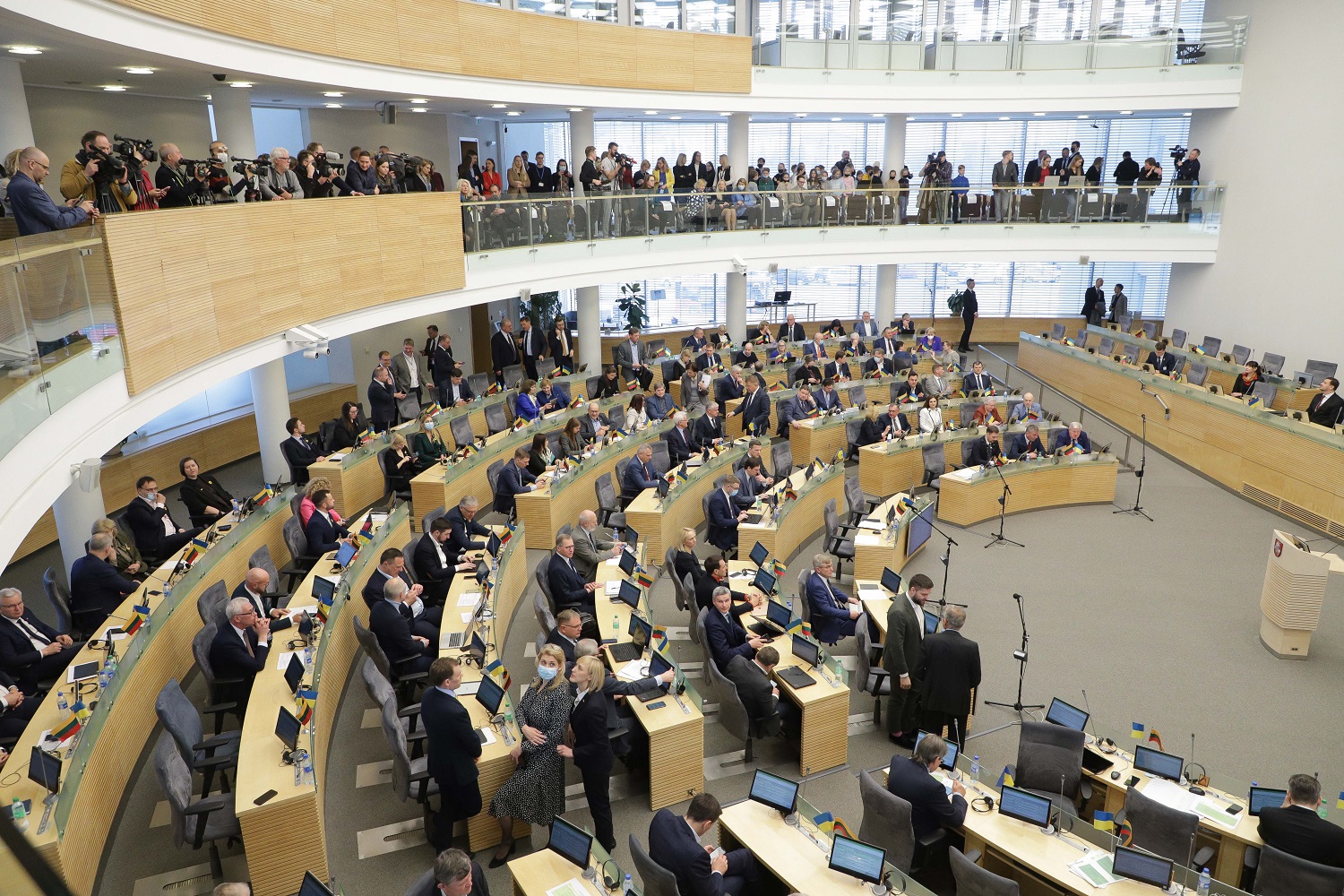 Seimas gali atjaunėti: tai leis Konstitucijos pataisa Seimas gali atjaunėti: tai leis Konstitucijos pataisa