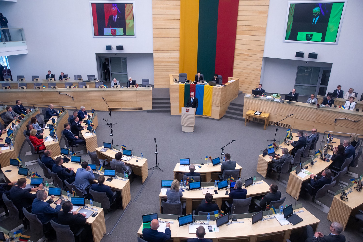 Seimas apsisprendė atsisakyti „amžinojo“ embrionų saugojimo Seimas apsisprendė atsisakyti „amžinojo“ embrionų saugojimo