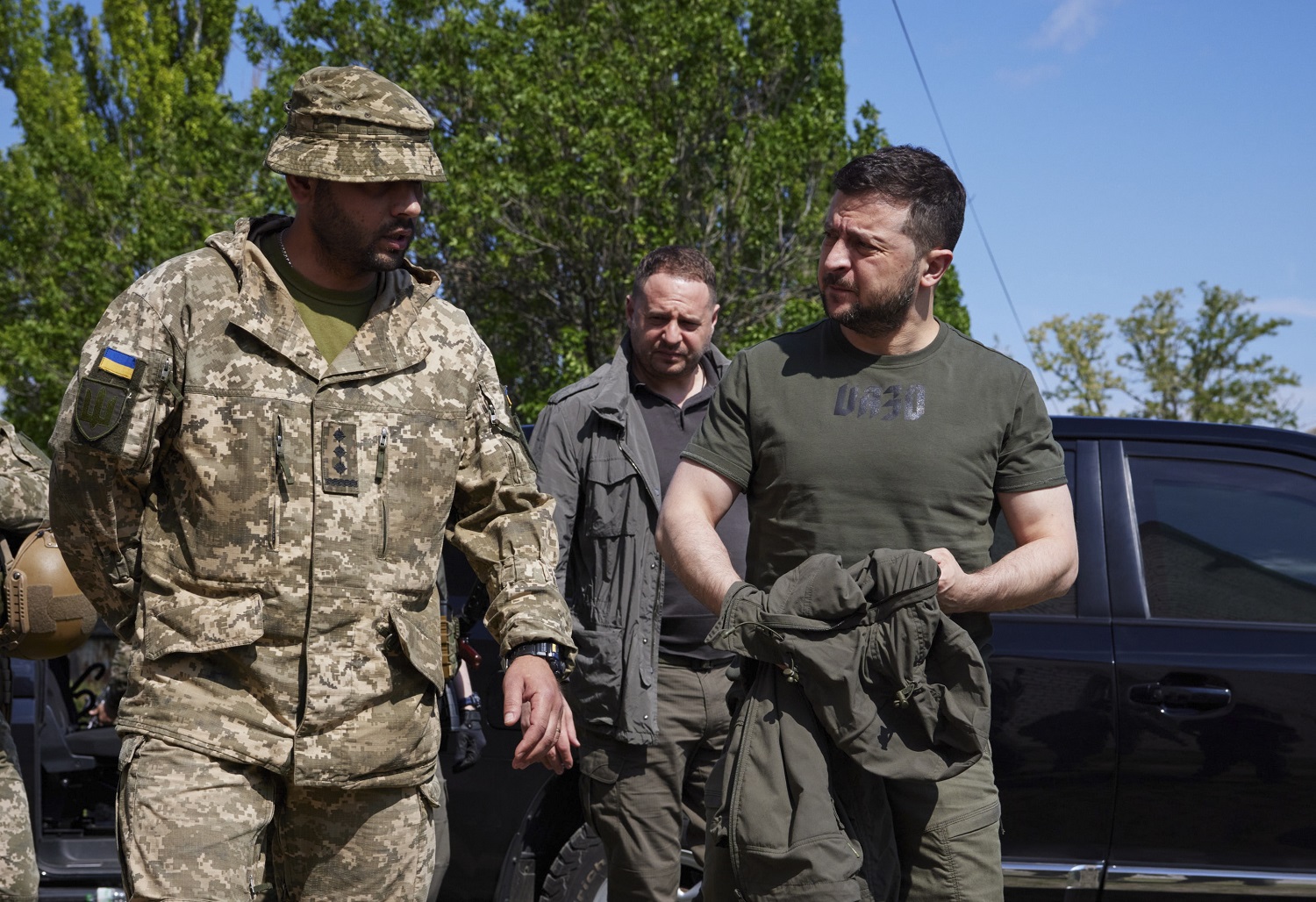 Ukrainos prezidentas apsilankė priešakinėse fronto linijose, kur vyksta mūšiai