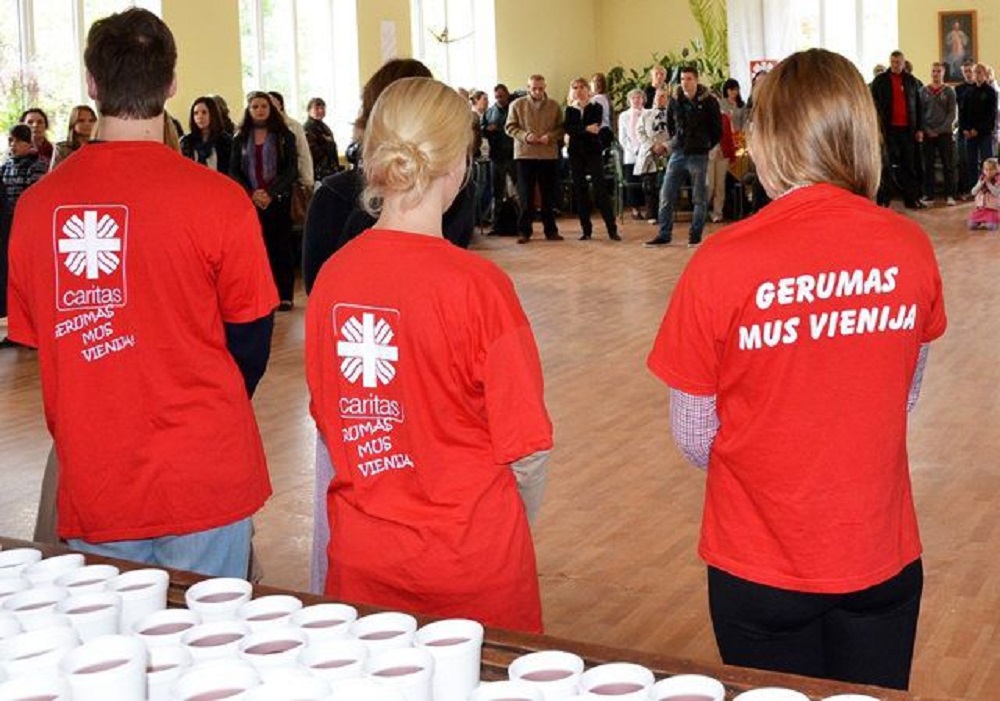Caritas trečią kartą skelbia daiktų rinkimo akciją Ukrainos žmonėms birželio 6–8 dienomis Caritas trečią kartą skelbia daiktų rinkimo akciją Ukrainos žmonėms birželio 6–8 dienomis
