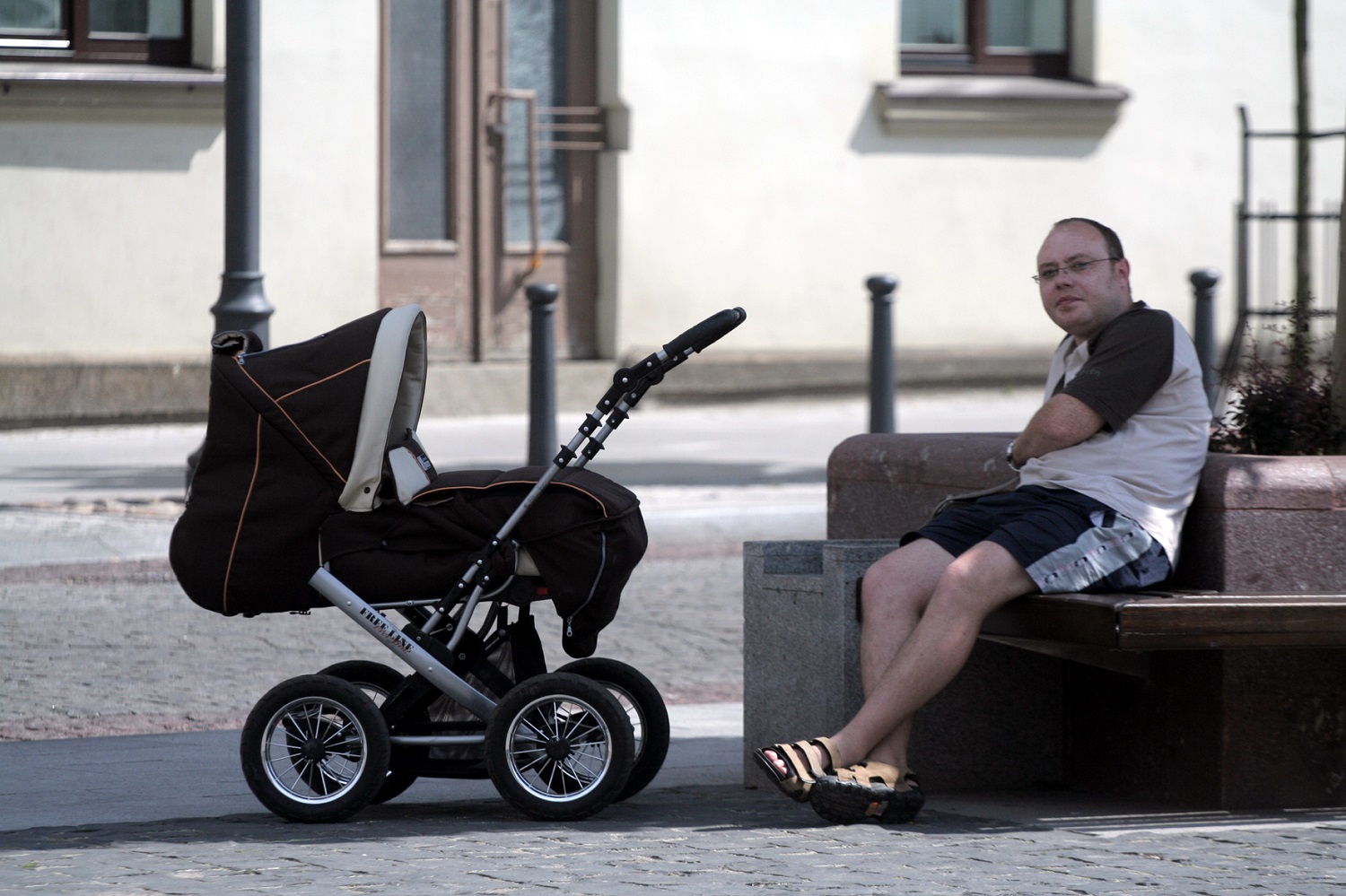 Parlamentarų grupė prašo vetuoti motinystės išmokų tvarką keičiančias įstatymo pataisas