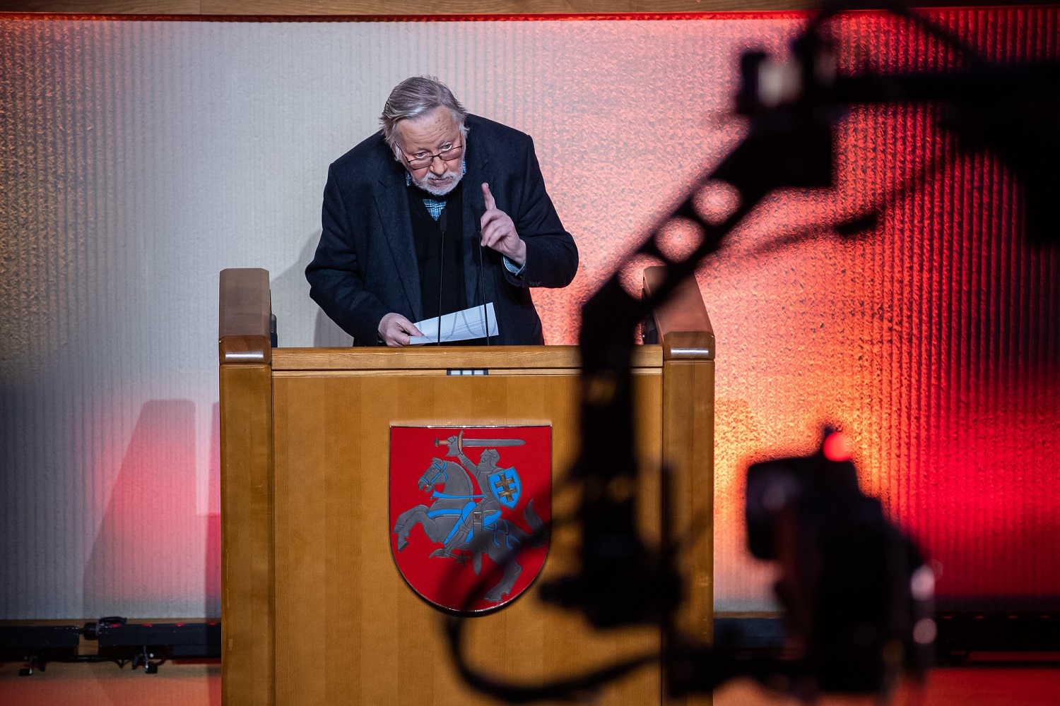 Valdantieji įvertino opozicijos grasinimus atšaukti valstybės vadovo statusą V. Landsbergiui: tai kvailystė