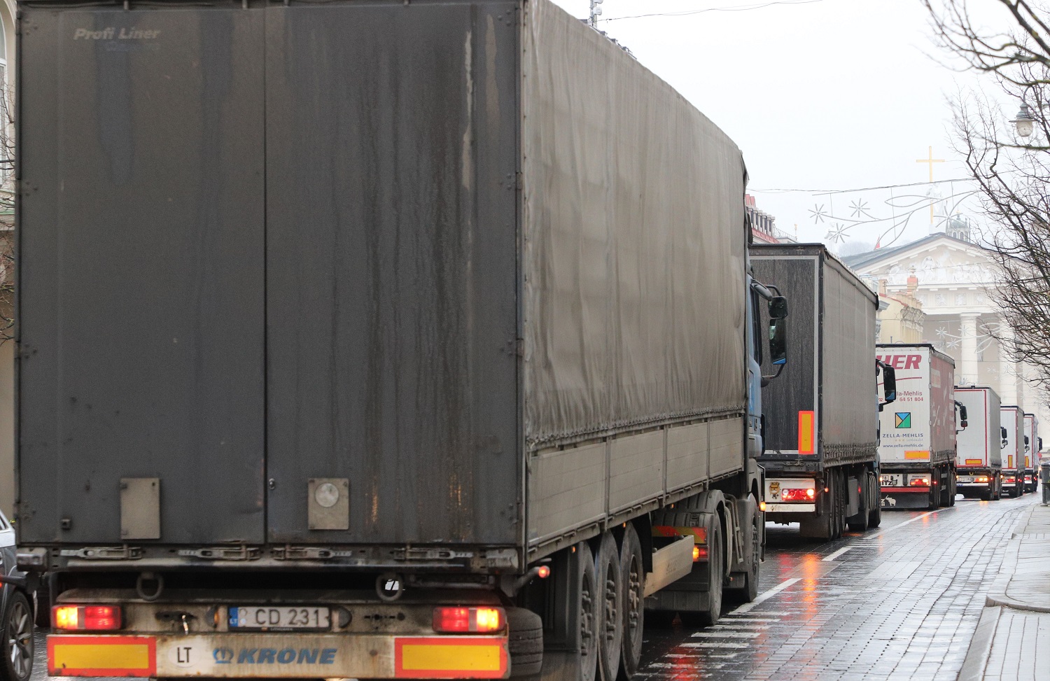 Transporto įmonės ir toliau veiklą perkelia į užsienį – už Lietuvos ribų dirba daugiau nei 800 vežėjų