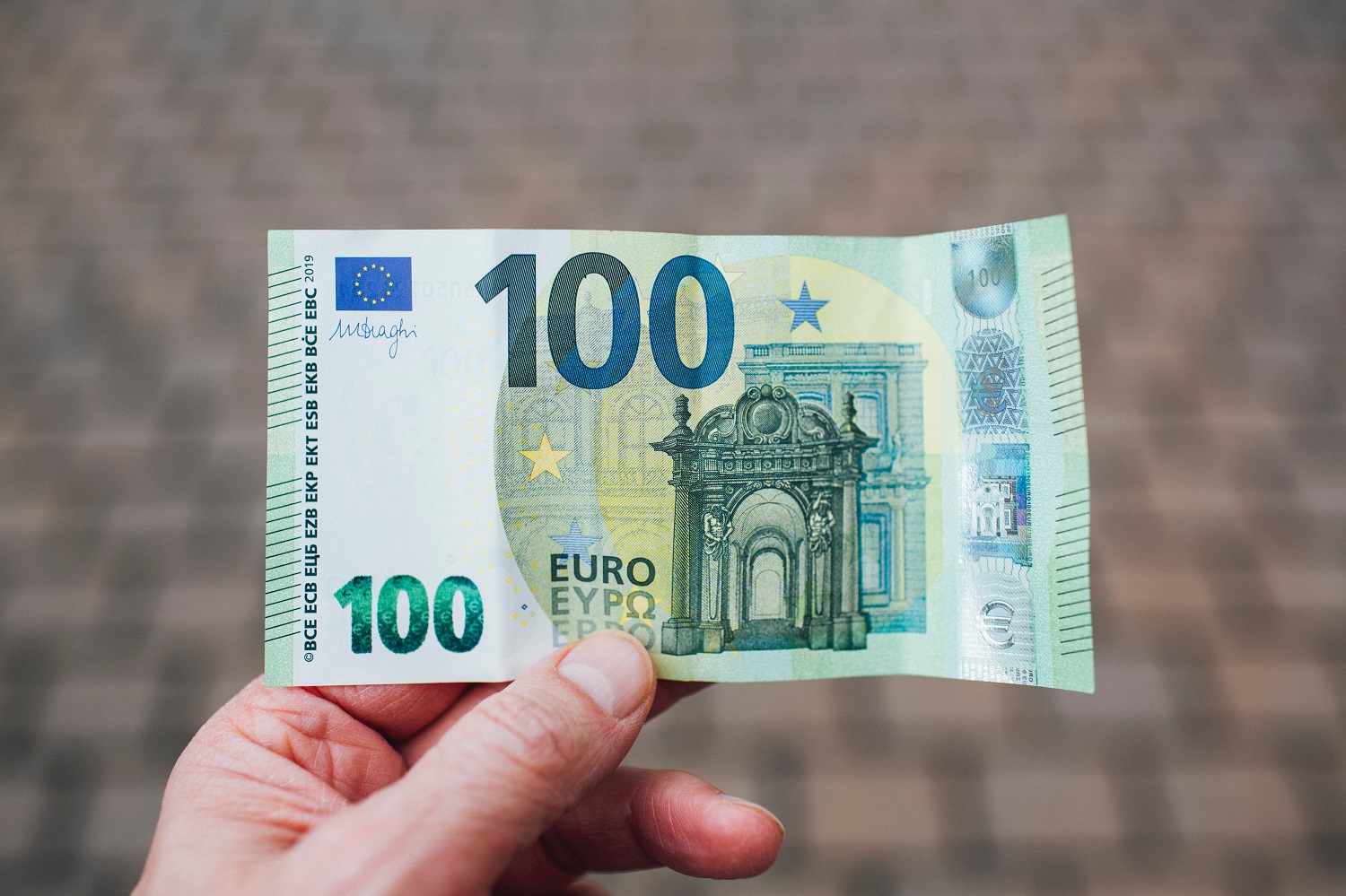 Prezidentūra: NPD kitais metais turėtų būti didinamas bent 100 eurų