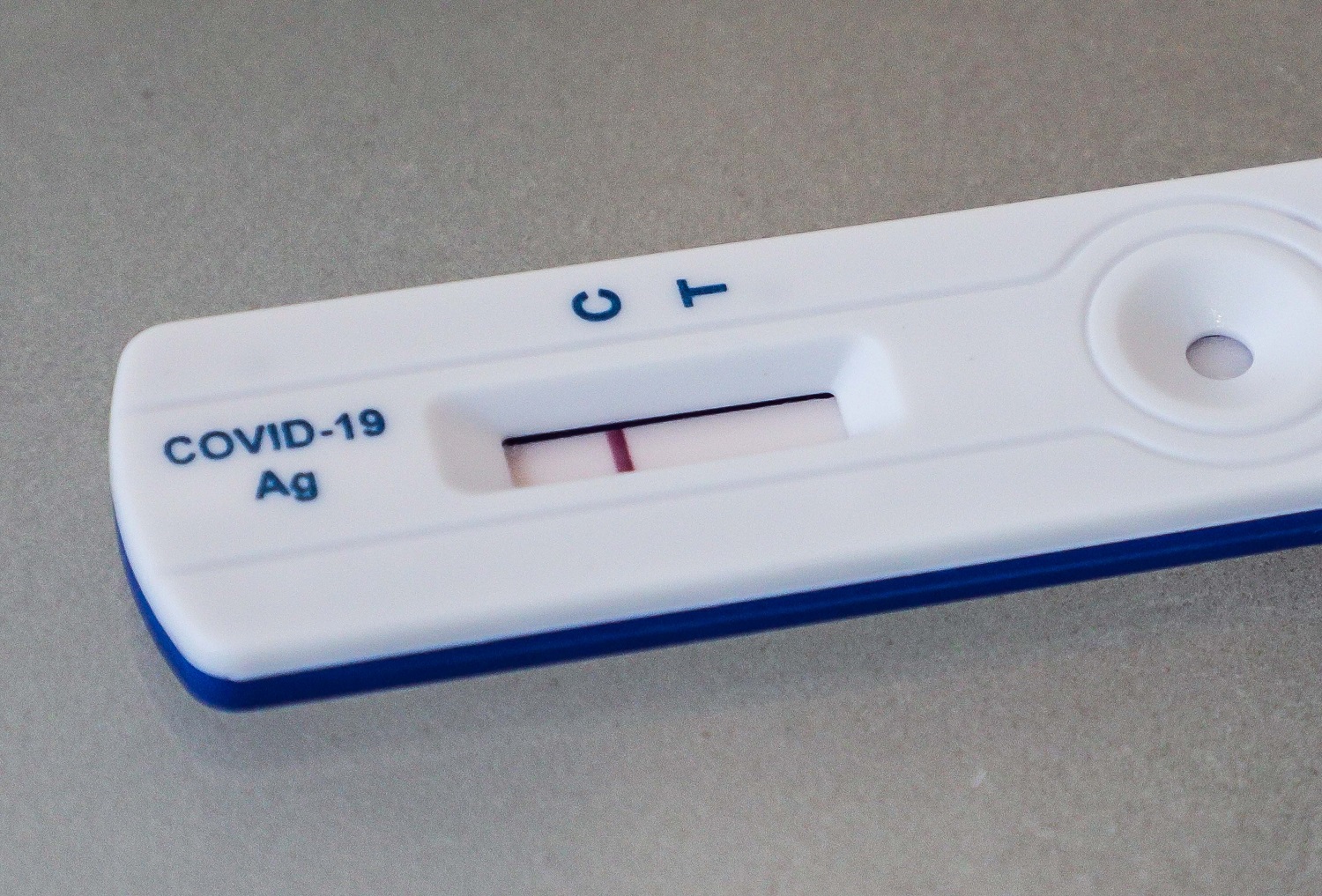 Keičiasi testavimosi tvarka – atsiranda galimybė diagnozuoti COVID-19 savikontrolės testu namuose