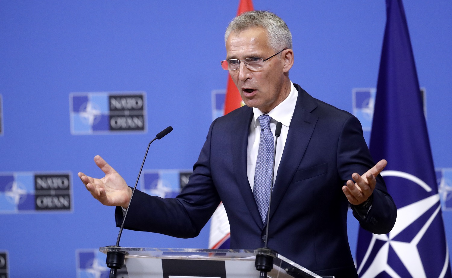 NATO vadovas: nenustokite remti Ukrainos