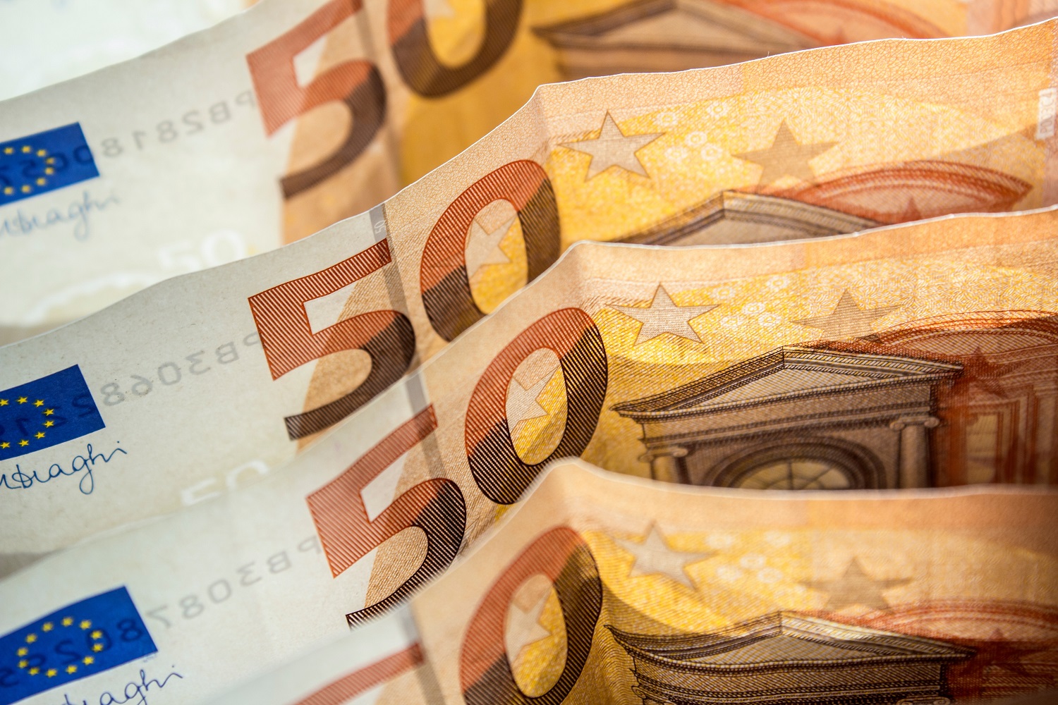Per metus atlyginimai Lietuvoje augo 13,7, proc., didžiausias atotrūkis tarp apskričių – 577 eurai Per metus atlyginimai Lietuvoje augo 13,7, proc., didžiausias atotrūkis tarp apskričių – 577 eurai