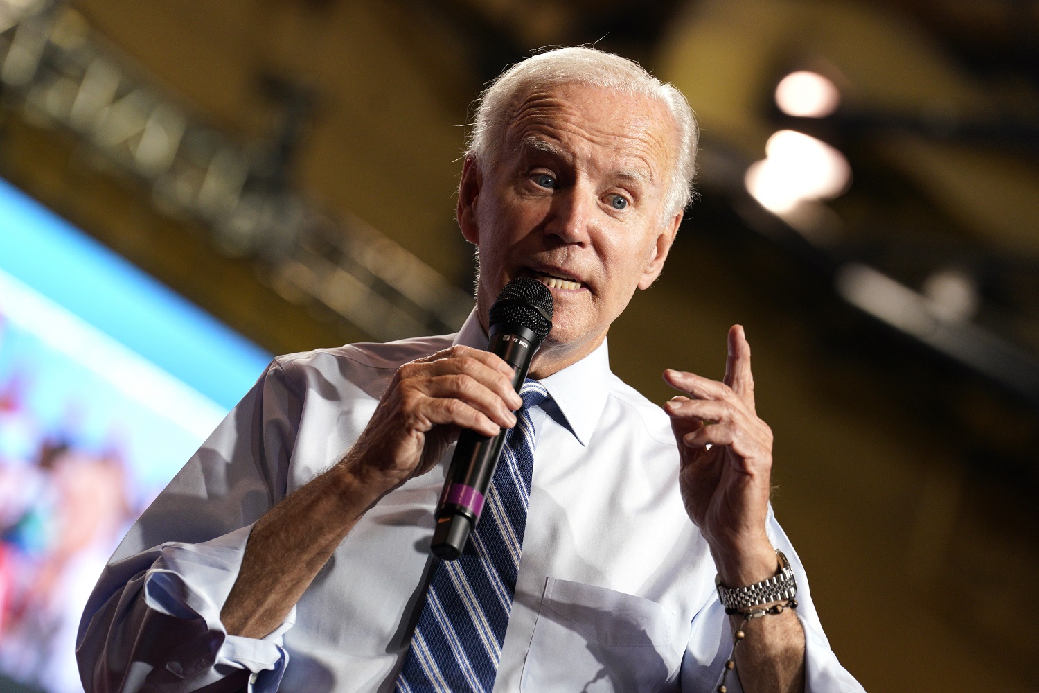 J. Bidenas pasmerkė D. Trumpo „ekstremistinį“ puolimą prieš demokratiją J. Bidenas pasmerkė D. Trumpo „ekstremistinį“ puolimą prieš demokratiją