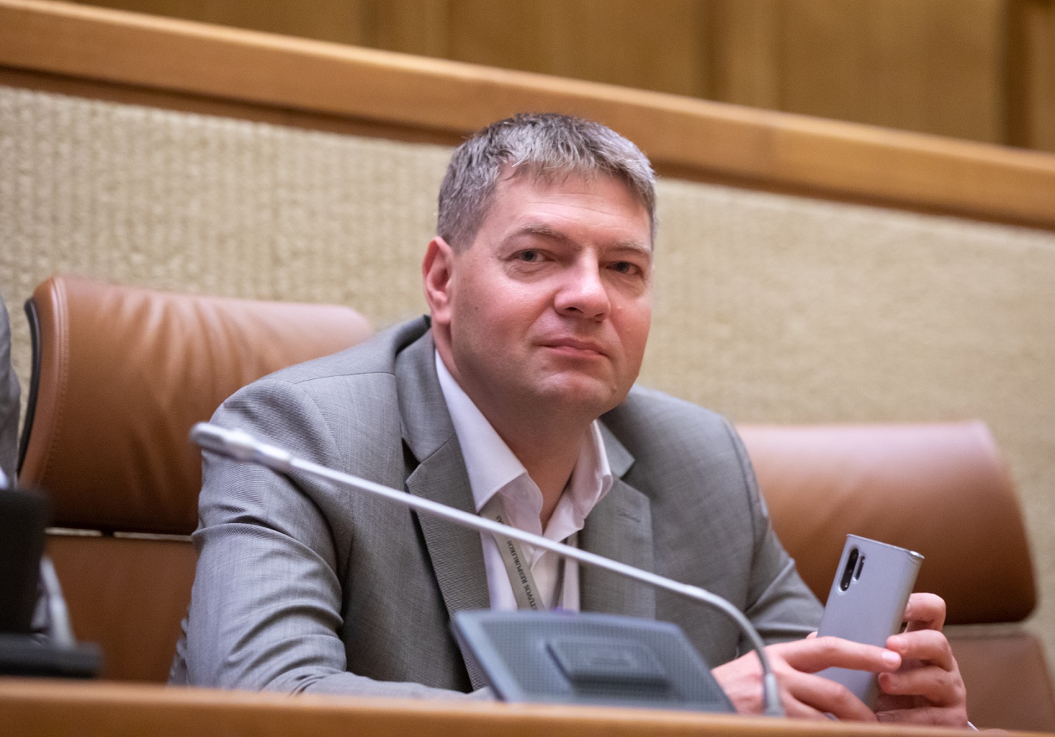 Seimo „darbiečiai“ siūlo fiksuoti elektros kainų lubas gyventojams ir verslui Seimo „darbiečiai“ siūlo fiksuoti elektros kainų lubas gyventojams ir verslui