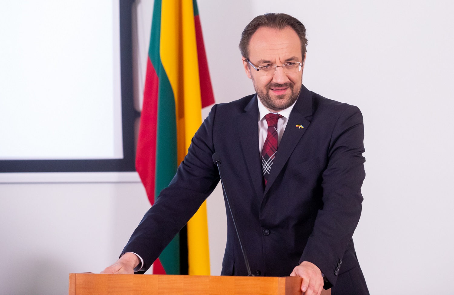 Lietuvos banko ekonomikos augimo prognozė kitiems metams sumažinta nuo 3,4 iki 0,9 proc. Lietuvos banko ekonomikos augimo prognozė kitiems metams sumažinta nuo 3,4 iki 0,9 proc.