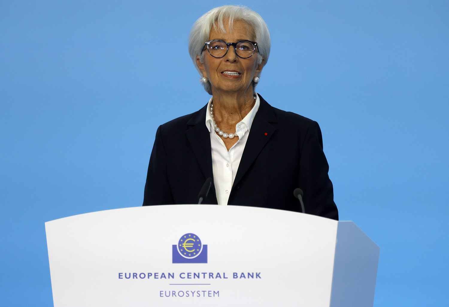 Europos Centrinis bankas ragina vyriausybes mažinti savo valstybės skolas