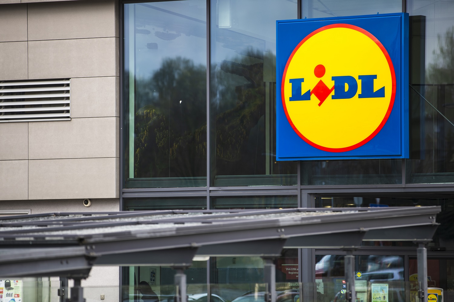 „Lidl Lietuva“ neužleidžia atlyginimų lyderės pozicijų: siūlo didžiausią darbo užmokestį sektoriuje „Lidl Lietuva“ neužleidžia atlyginimų lyderės pozicijų: siūlo didžiausią darbo užmokestį sektoriuje