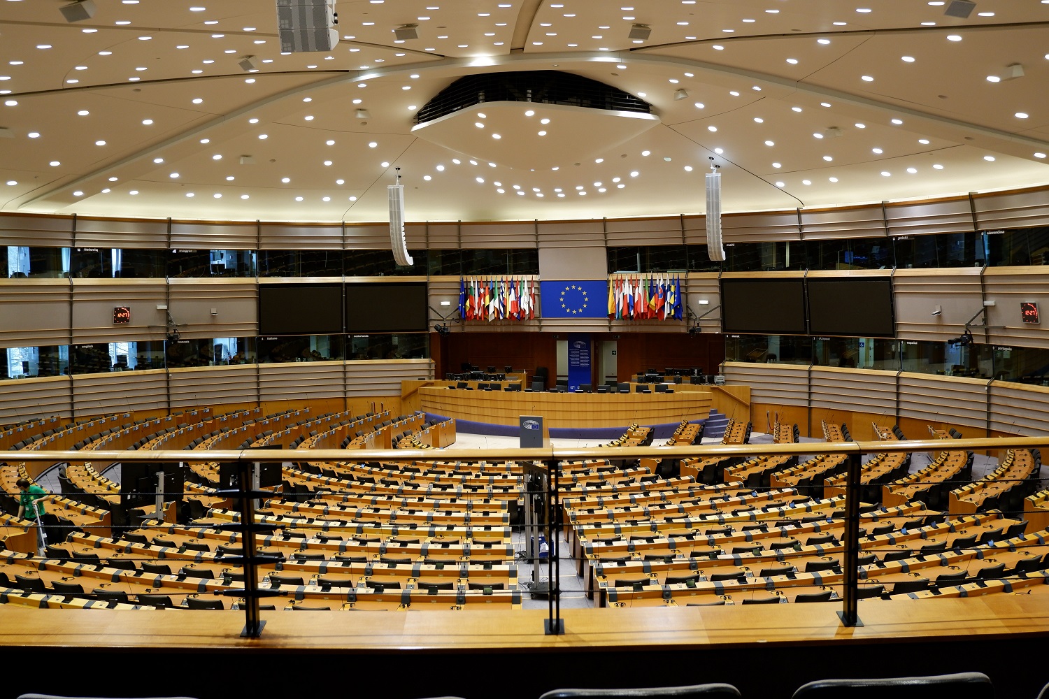 Korupcijos skandalas Europos Parlamente: duotas leidimas suimti keturis įtariamuosius