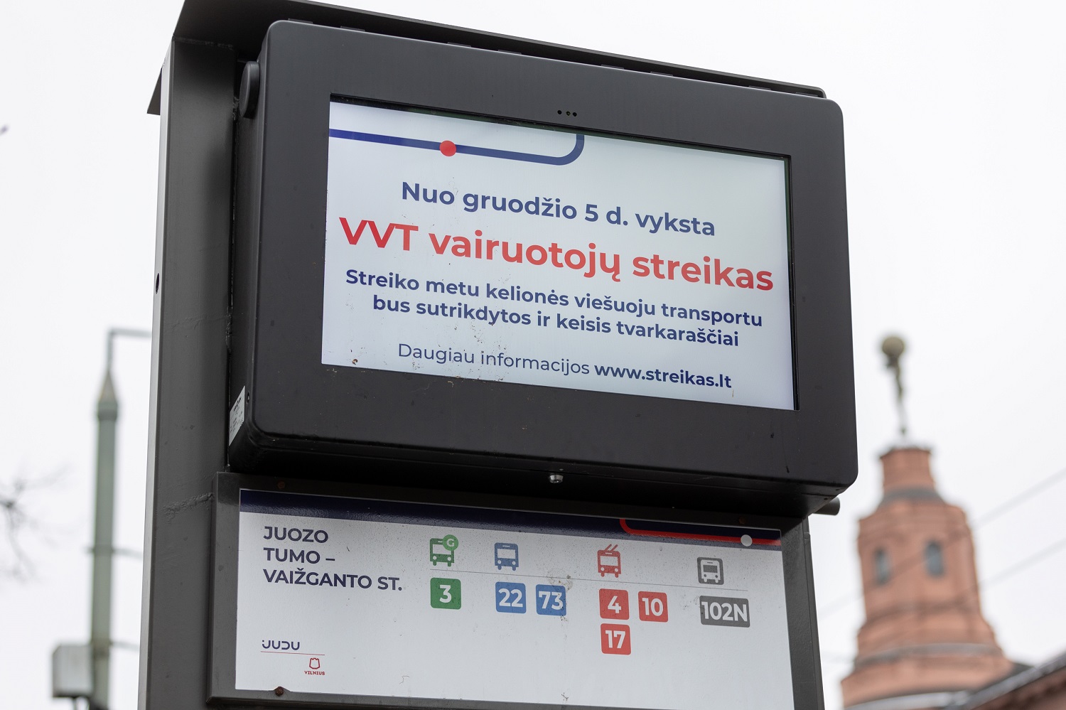 Trims savaitėms vilniečių galimybę naudotis viešuoju transportu užšaldęs vairuotojų streikas: kas įvyko?