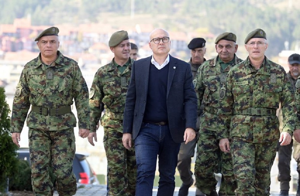 Serbijos kariai aukščiausio lygio parengtyje dėl vis labiau įtemptų santykių su Kosovu Serbijos kariai aukščiausio lygio parengtyje dėl vis labiau įtemptų santykių su Kosovu